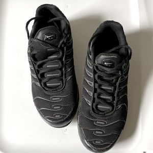 Black Nike AirMax Plus USED size 6Y